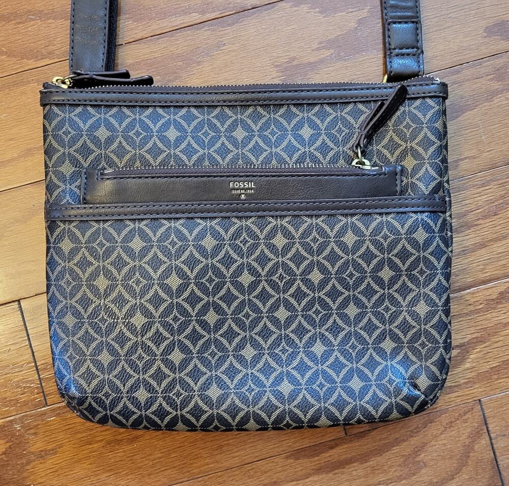 Fossil Leather Crossbody Bag with adjustable strap in Brown Leather